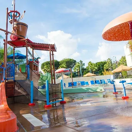Howard Johnson By Wyndham Anaheim Hotel & Water Playground